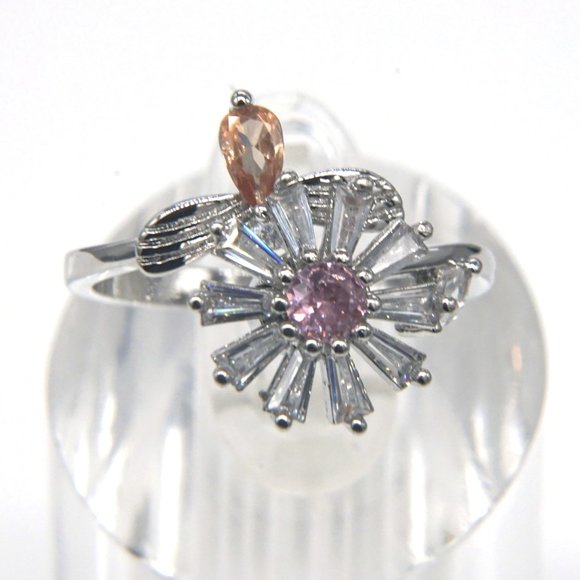Silver ring with CZ Daisy, has pink center stone and topaz accent. - Picture 3 of 5